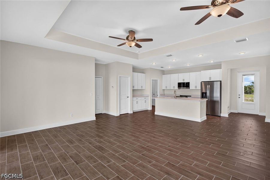 Spacious, unfurnished interior of a new home in Cape Coral, Cape Coral (Image 18).