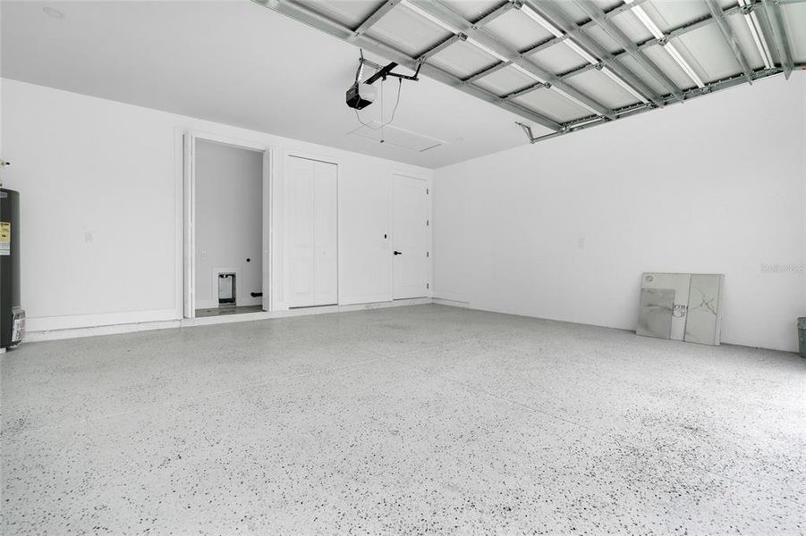 Spacious, unfurnished interior of a new home in , Lehigh Acres (Image 14).