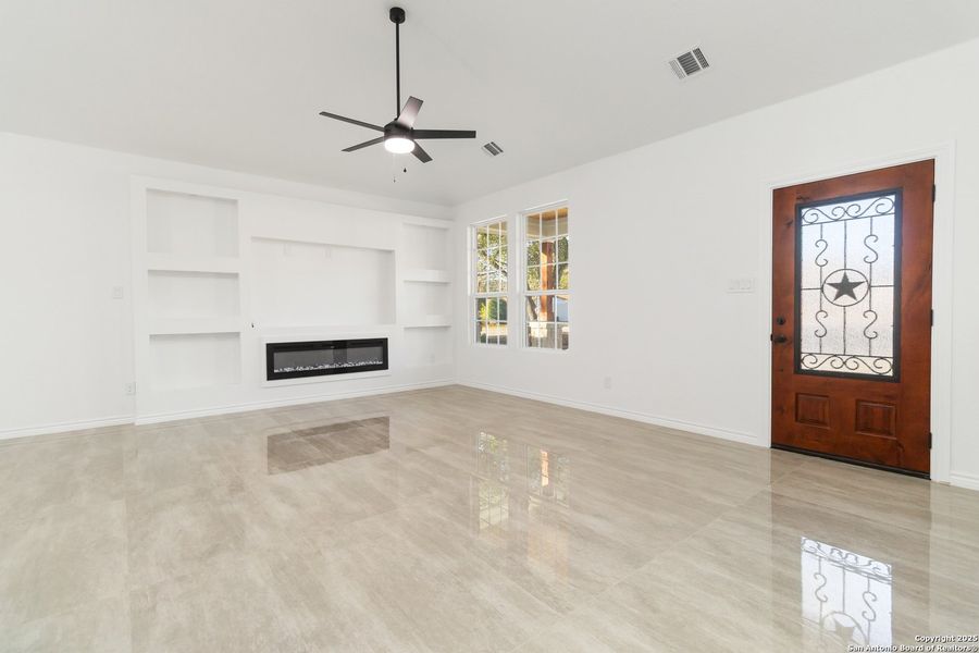 Spacious, unfurnished interior of a new home in , San Antonio (Image 34).