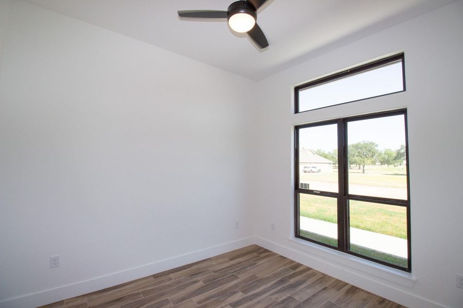 Spacious, unfurnished interior of a new home in , Hempstead (Image 18).