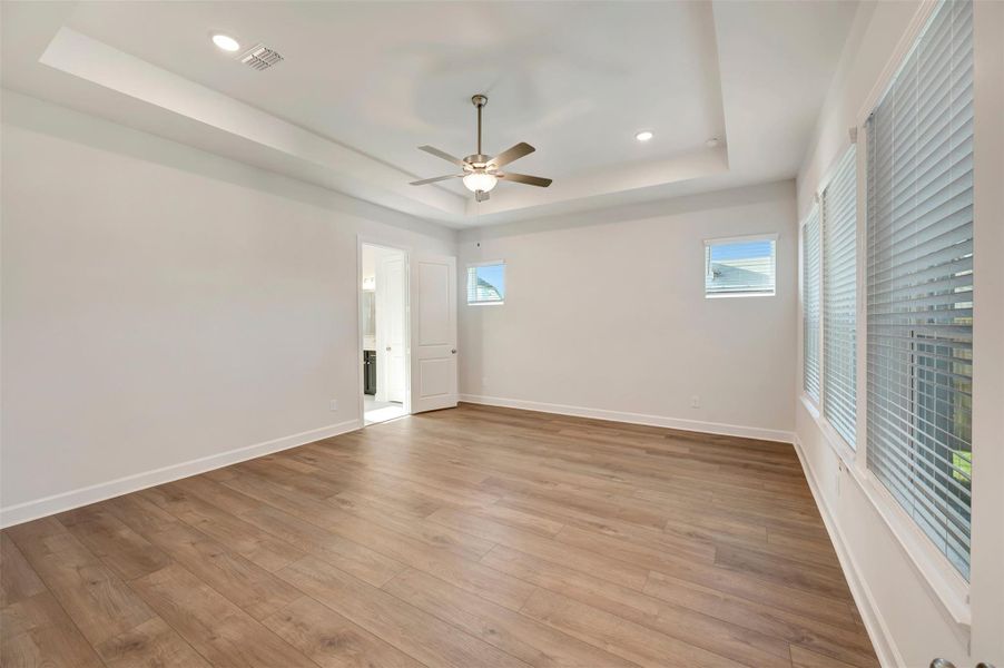 Spacious, unfurnished interior of a new home in Riceland - Enclave Row Collection, Mont Belvieu (Image 26).