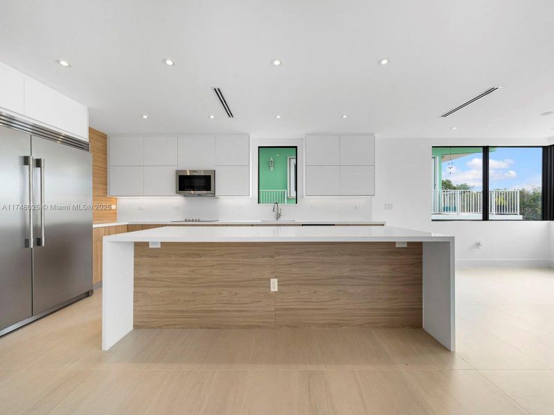 Furnished interior view inside a new home in , Tavernier (Image 8).