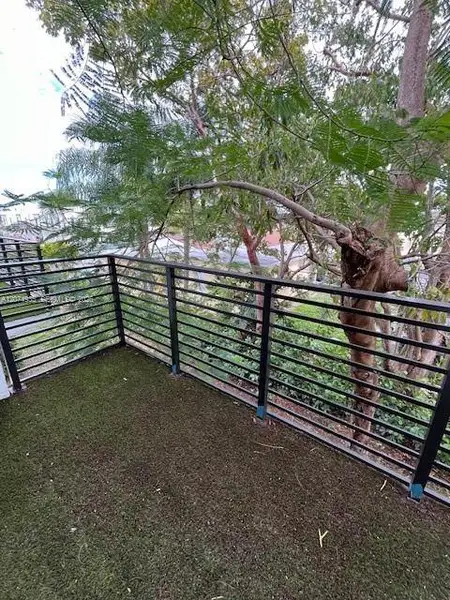 Natural landscape and outdoor views near  in Hollywood (Image 10).