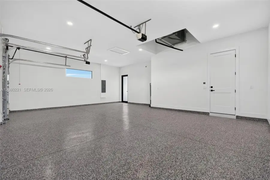 Spacious, unfurnished interior of a new home in , Cape Coral (Image 68). Spacious, unfurnished interior of a new home in , Cape Coral (Image 68).