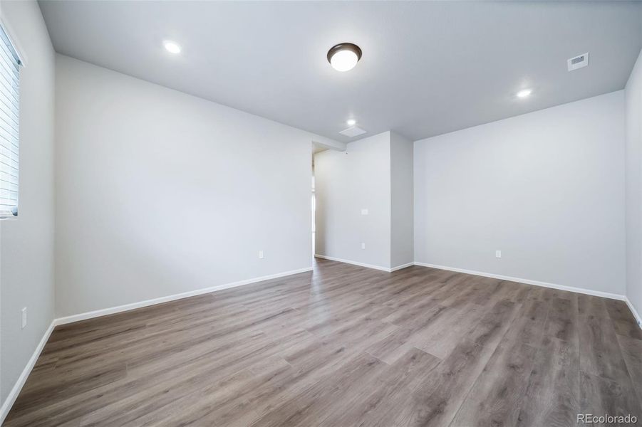 Spacious, unfurnished interior of a new home in , Aurora (Image 18).