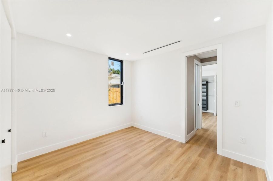 Spacious, unfurnished interior of a new home in , Miami (Image 21).