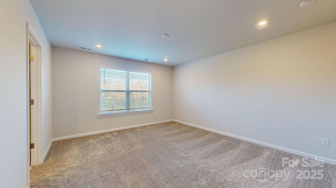 Spacious, unfurnished interior of a new home in , Charlotte (Image 9).