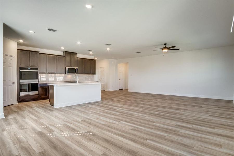 Spacious, unfurnished interior of a new home in Sierra Vista at Kelly Ranch, Aledo (Image 20).