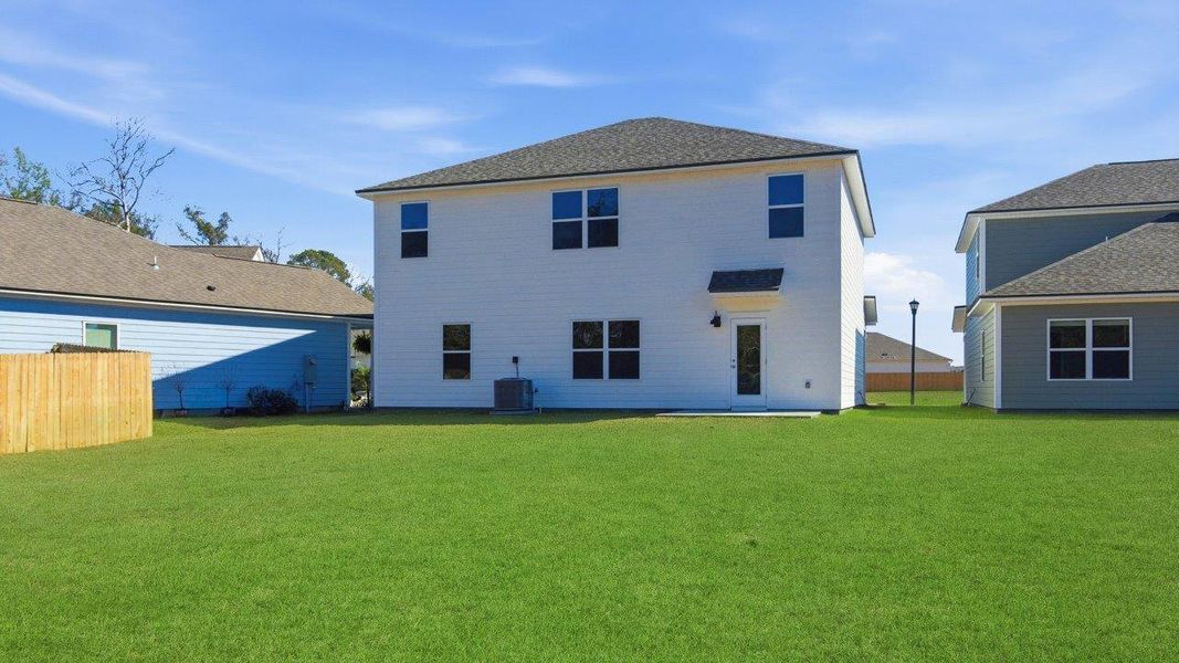 Exterior details and patio area of a home in Misting Springs, Crawfordville (Image 26).
