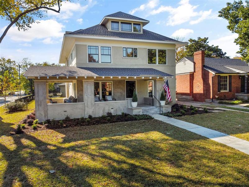 View of front of property featuring covered porch and a front lawn