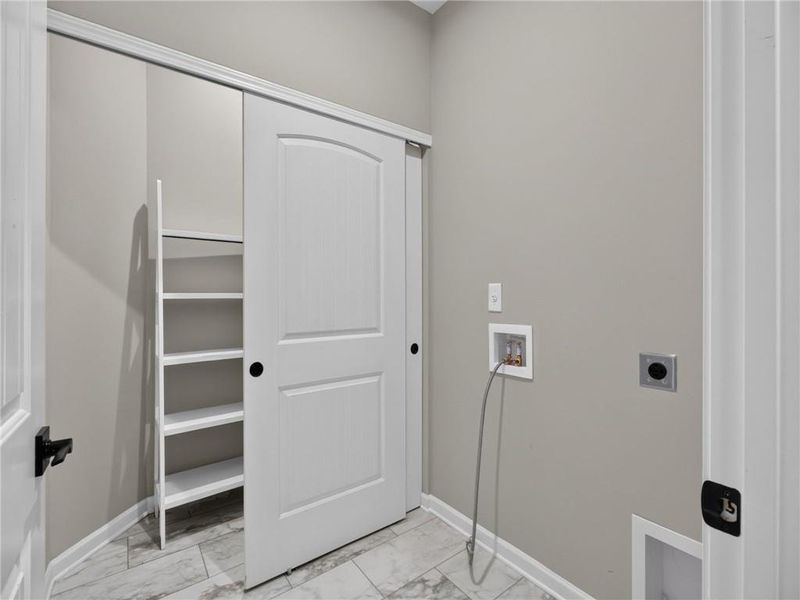 Spacious, unfurnished interior of a new home in Laurel Farms, Dallas (Image 16).