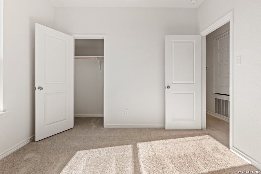 Spacious, unfurnished interior of a new home in Woodside Farms, Seguin (Image 20).