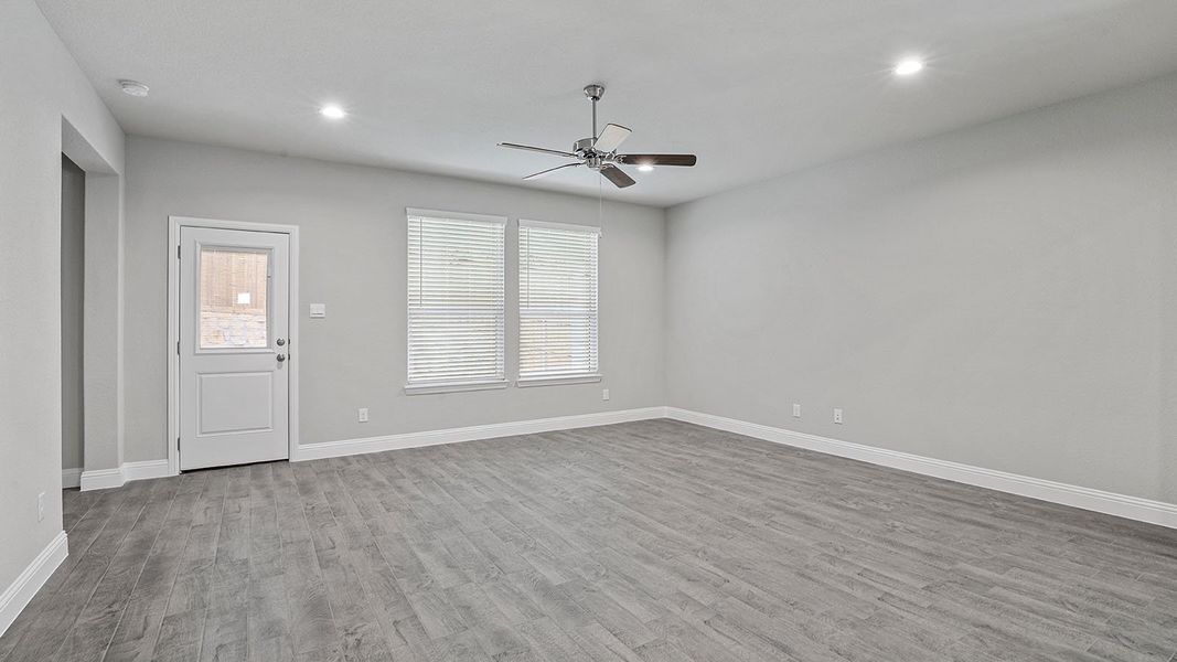 Spacious, unfurnished interior of a new home in Eagle Creek, Denton (Image 19).