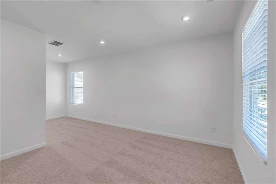 Spacious, unfurnished interior of a new home in The View at Groover's Lake, Lithia Springs (Image 34).