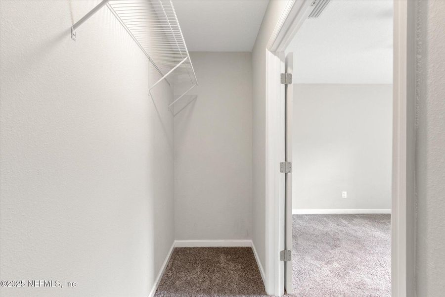 Spacious, unfurnished interior of a new home in , Palatka (Image 25).