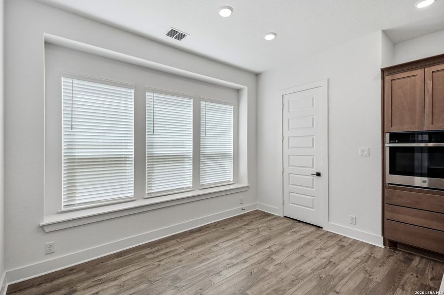Spacious, unfurnished interior of a new home in Prominence Urban, San Antonio (Image 44).