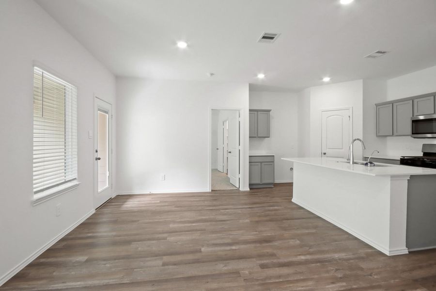 Spacious, unfurnished interior of a new home in Grand Pines, Magnolia (Image 7).