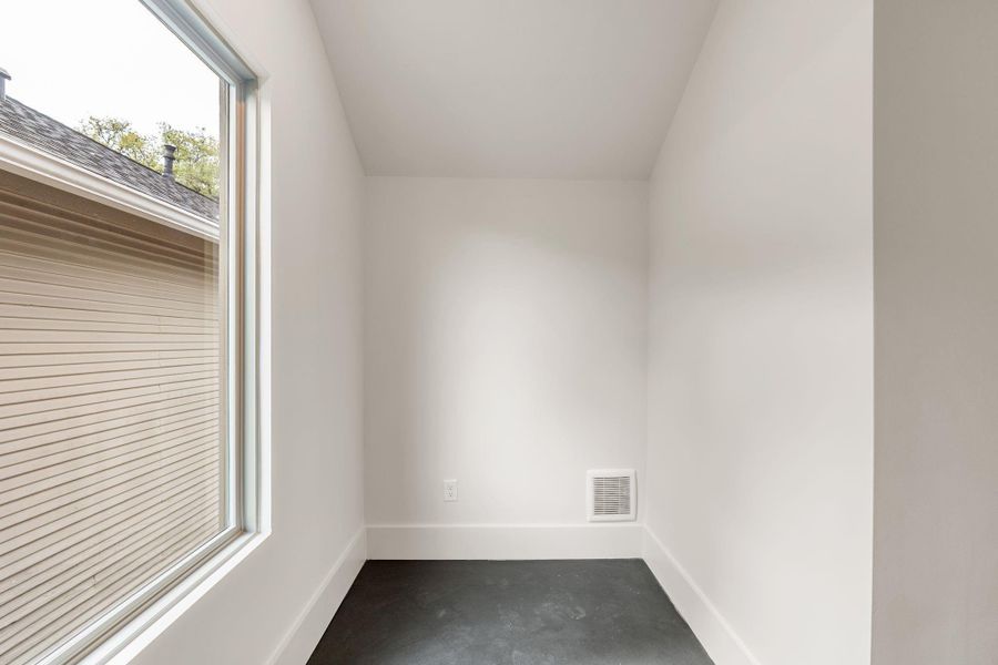 The adjacent space is thoughtfully designed to accommodate a future cold plunge, light fitness equipment, or wellness recovery zone for post-sauna relaxation. The adjacent space is thoughtfully designed to accommodate a future cold plunge, light fitness equipment, or wellness recovery zone for post-sauna relaxation.