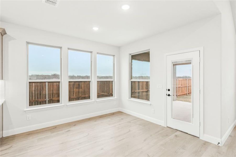 Spacious, unfurnished interior of a new home in Stone River Glen, Royse City (Image 35).