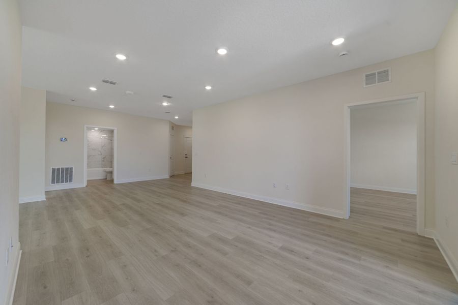 Spacious, unfurnished interior of a new home in Gatherings® of Lake Nona, Orlando (Image 23).