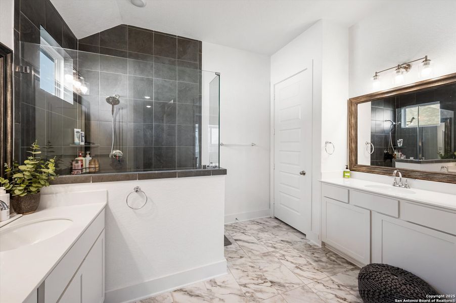 Furnished interior view inside a new home in Mesa Western, Cibolo (Image 27).