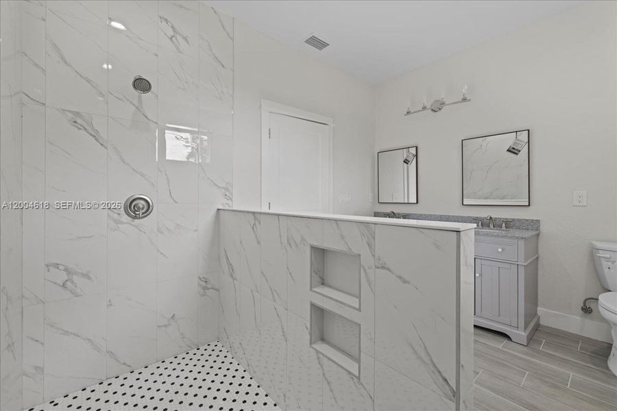 Furnished interior view inside a new home in , Lehigh Acres (Image 6).