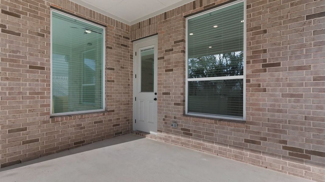 Exterior details and patio area of a home in Highland Village, Georgetown (Image 13).