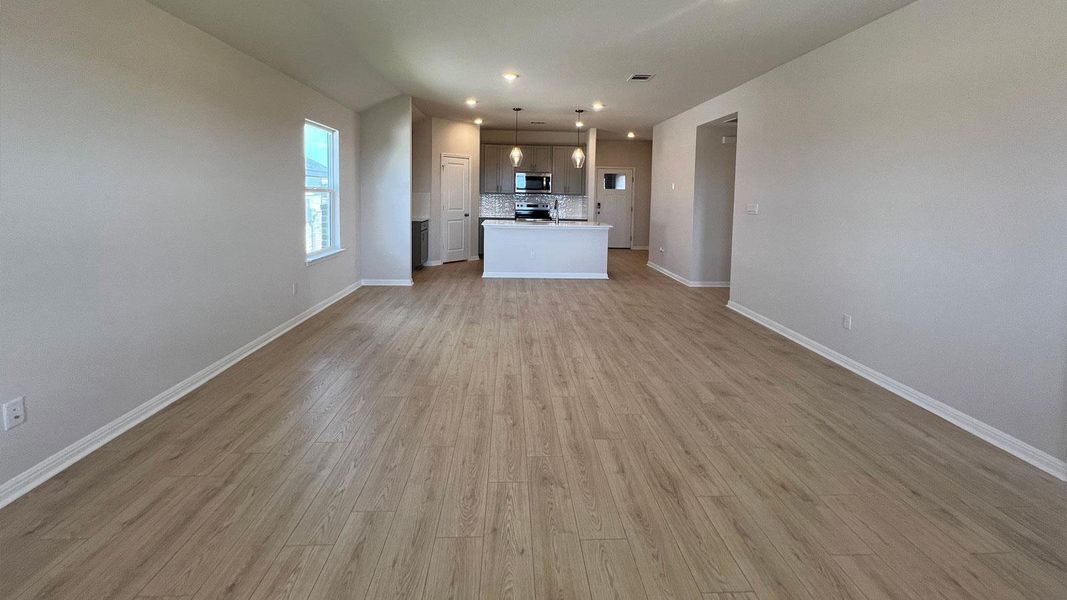 Spacious, unfurnished interior of a new home in Thunder Rock, Marble Falls (Image 10).