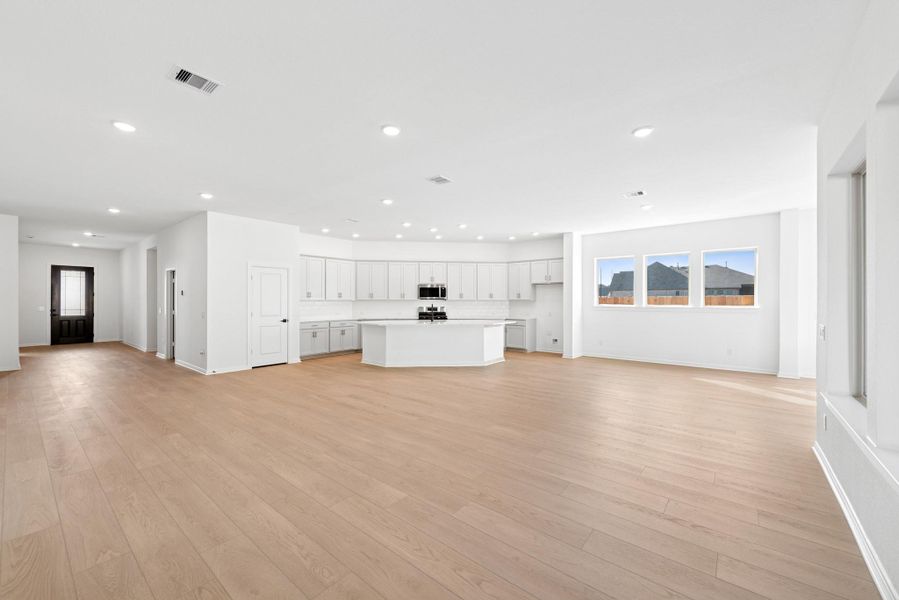 Spacious, unfurnished interior of a new home in Escondido 60' Homesites, Magnolia (Image 16).