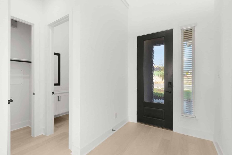 Spacious, unfurnished interior of a new home in Lariat, Liberty Hill (Image 21).