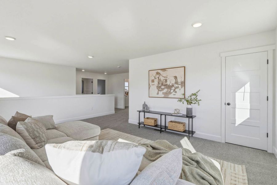 Furnished interior view inside a new home in Upland Meadows, Hermiston (Image 32).