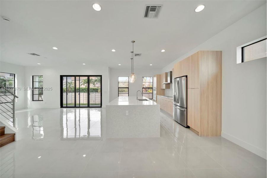 Spacious, unfurnished interior of a new home in Marina Landings, Fort Lauderdale (Image 58).
