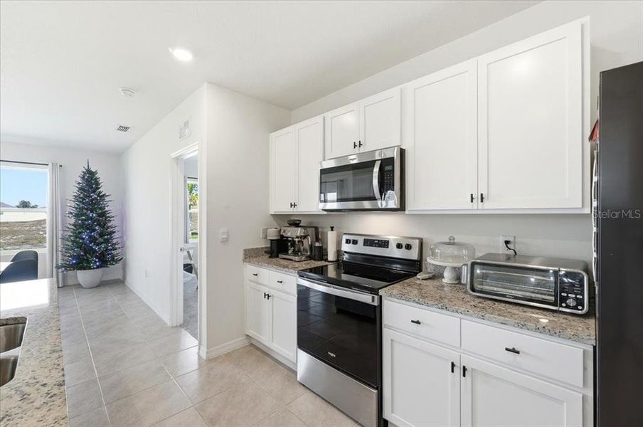 Furnished interior view inside a new home in Eden Hills, Lake Alfred (Image 9). Furnished interior view inside a new home in Eden Hills, Lake Alfred (Image 9).
