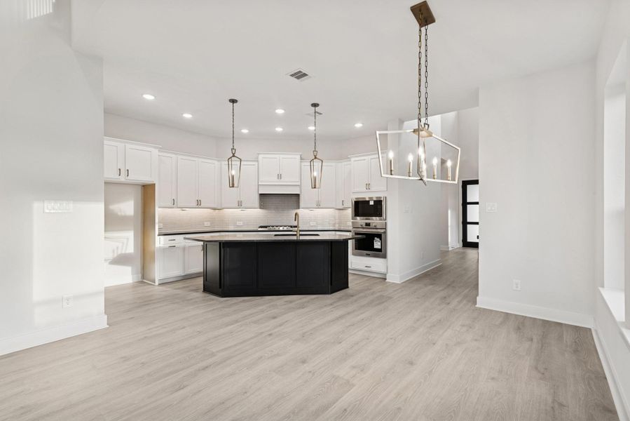 Furnished interior view inside a new home in The Highlands 40', Porter (Image 9).