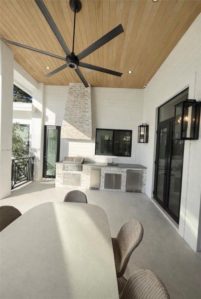 Exterior details and patio area of a home in , Palmetto Bay (Image 21).