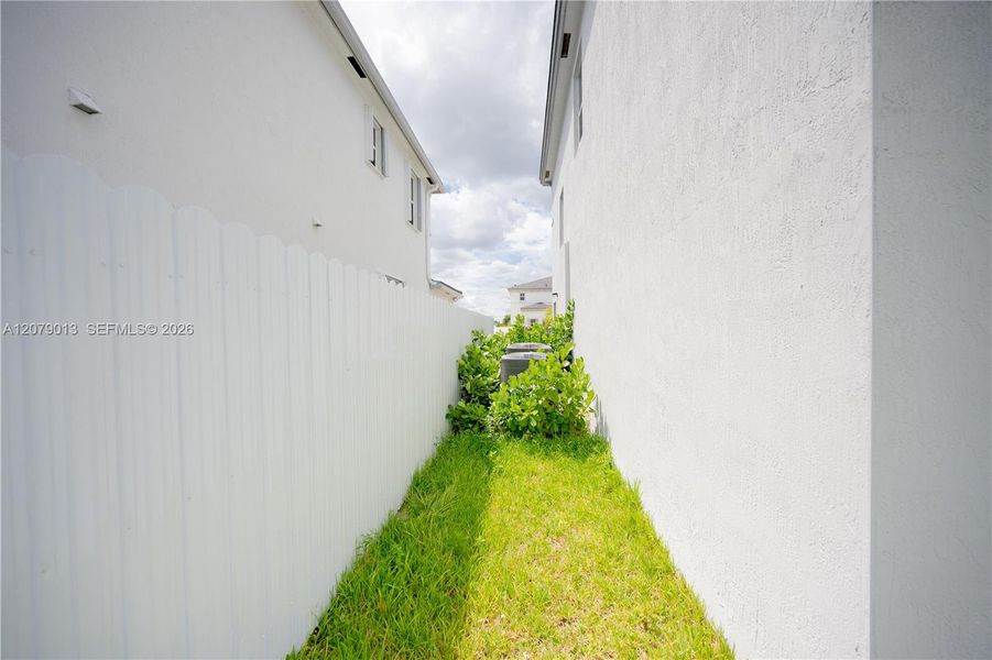 Exterior details and patio area of a home in , Miami (Image 29).