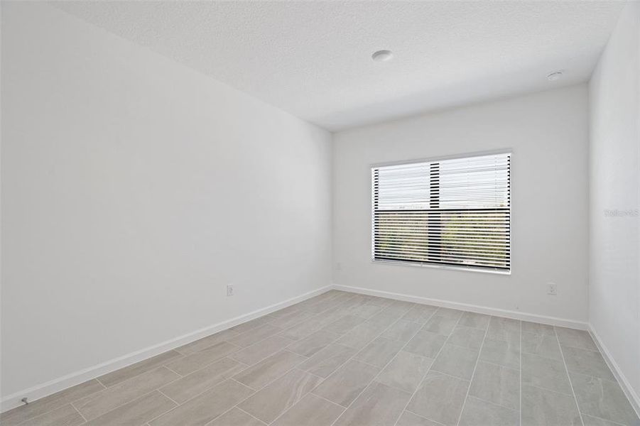 Spacious, unfurnished interior of a new home in , Orlando (Image 26).