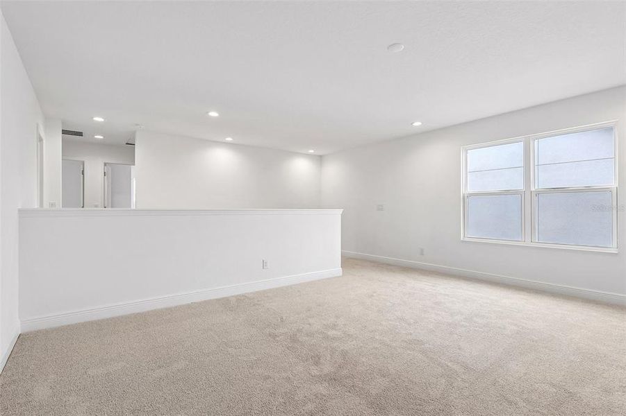 Spacious, unfurnished interior of a new home in Park View at the Hills, Minneola (Image 15).