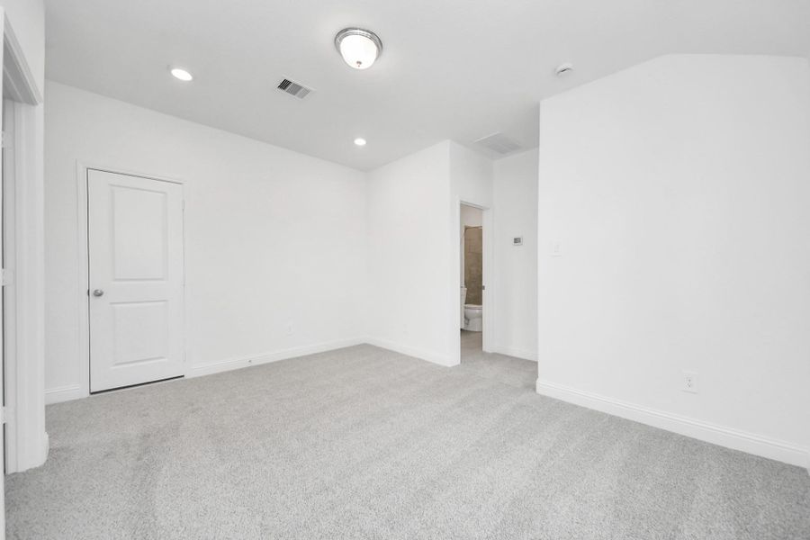 Spacious, unfurnished interior of a new home in , Missouri City (Image 29).