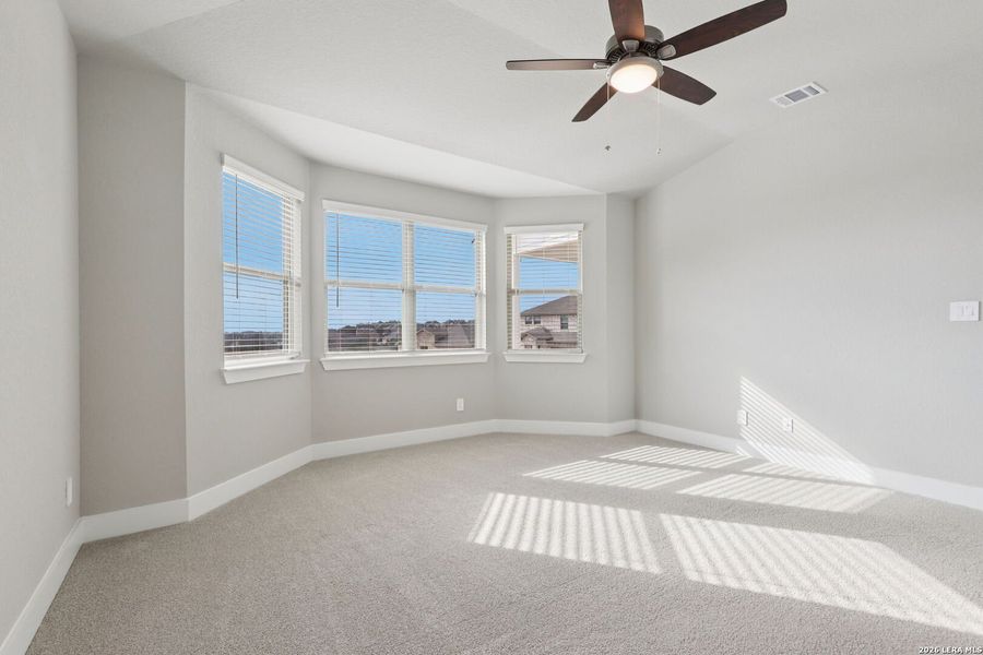 Spacious, unfurnished interior of a new home in Lark Canyon, New Braunfels (Image 45).