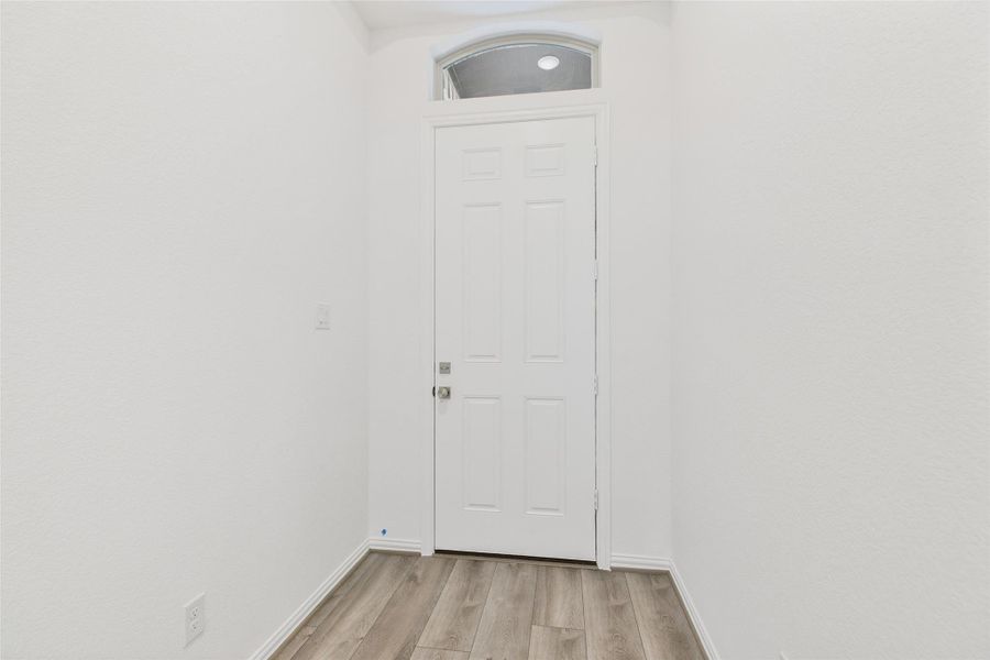 Spacious, unfurnished interior of a new home in Brookewater, Rosenberg (Image 13).