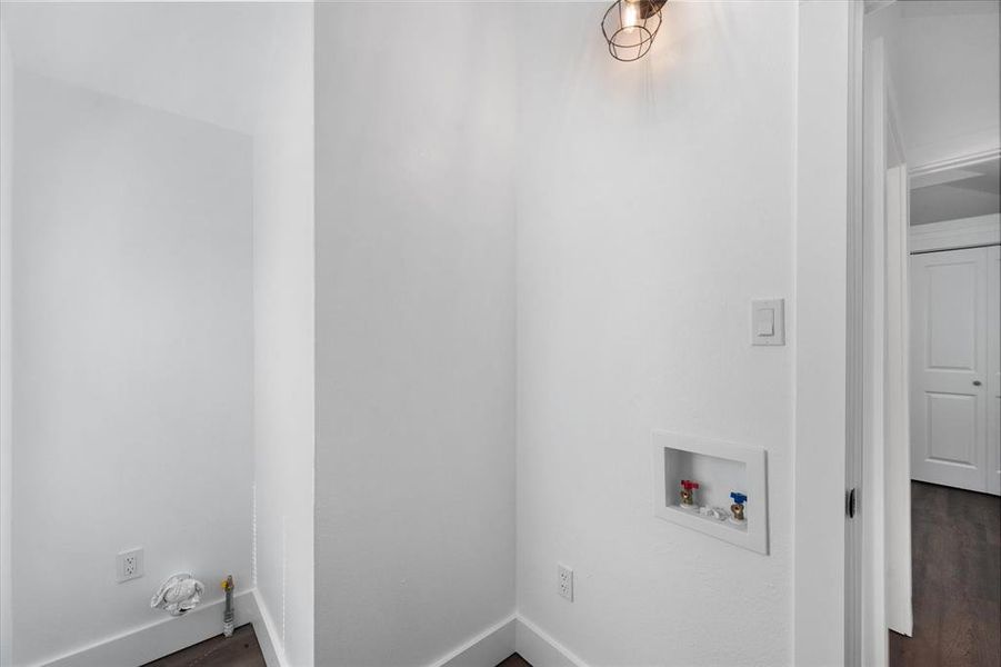 Spacious, unfurnished interior of a new home in , Mexia (Image 15).