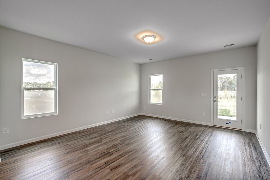 Spacious, unfurnished interior of a new home in Six Oaks, Summerville (Image 31).