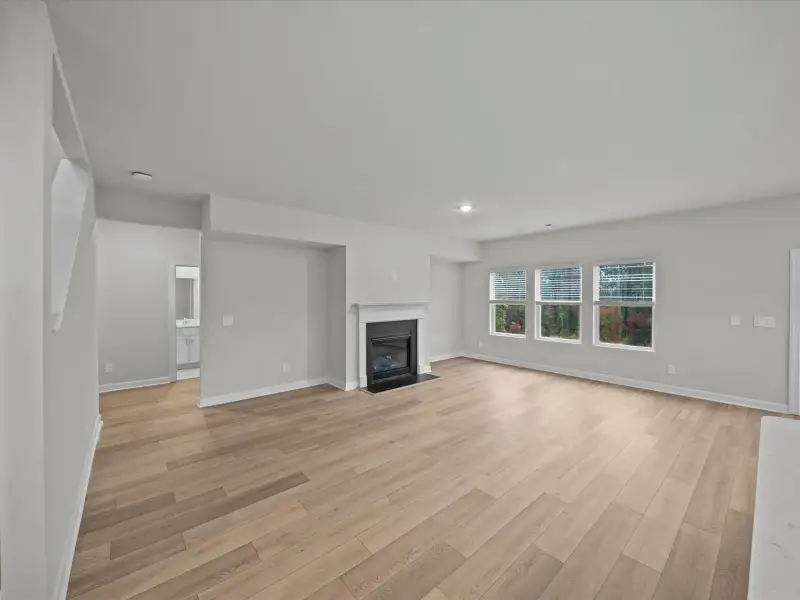 Spacious, unfurnished interior of a new home in Wexford Park, Fountain Inn (Image 9).