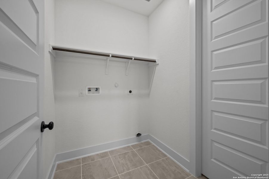 Spacious, unfurnished interior of a new home in Stillwater Ranch, San Antonio (Image 19).