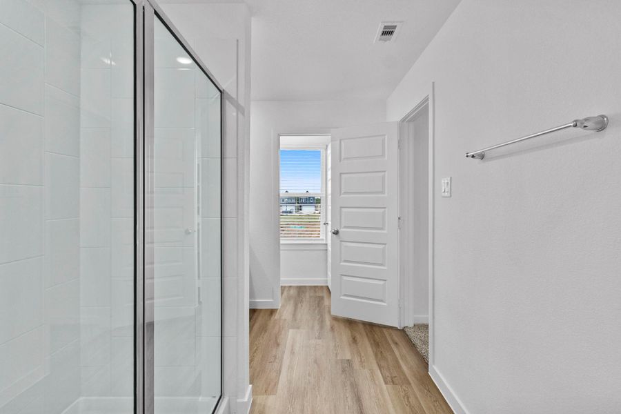 Spacious, unfurnished interior of a new home in Grand West, Houston (Image 20).