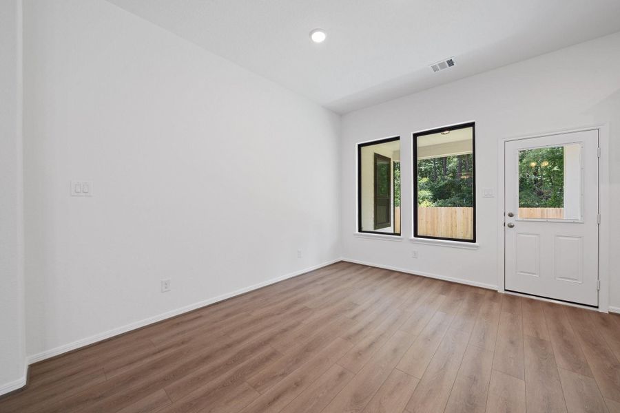 Spacious, unfurnished interior of a new home in Spring Creek Trails, Magnolia (Image 13).