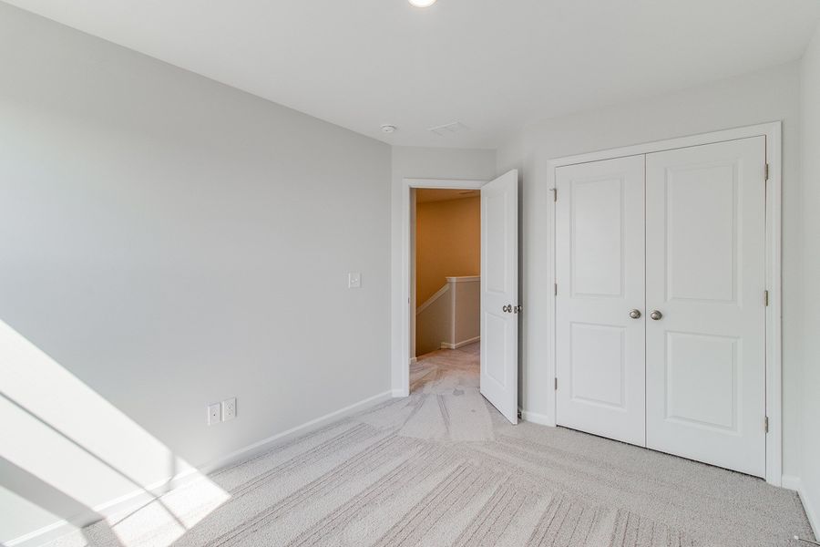 Spacious, unfurnished interior of a new home in Astoria, Columbia (Image 26).