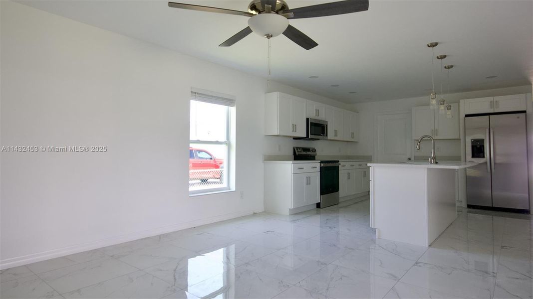 Spacious, unfurnished interior of a new home in , Fort Myers (Image 22).