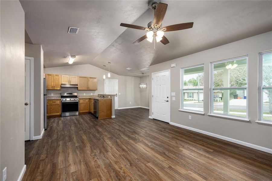 Spacious, unfurnished interior of a new home in , Gainesville (Image 15).